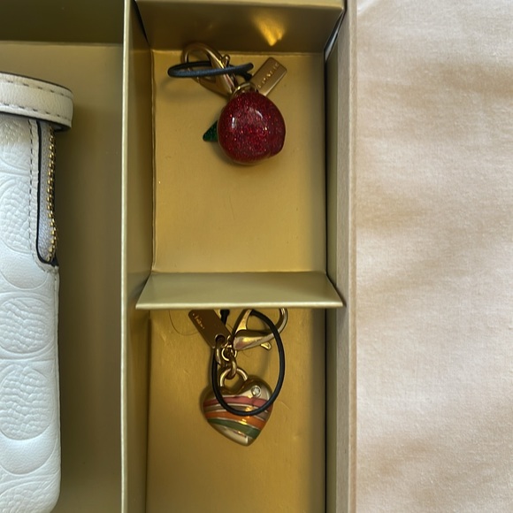 Coach Embossed Corner Zip Wristlet With (2) Charms Boxed Gift Set - Picture 2 of 4